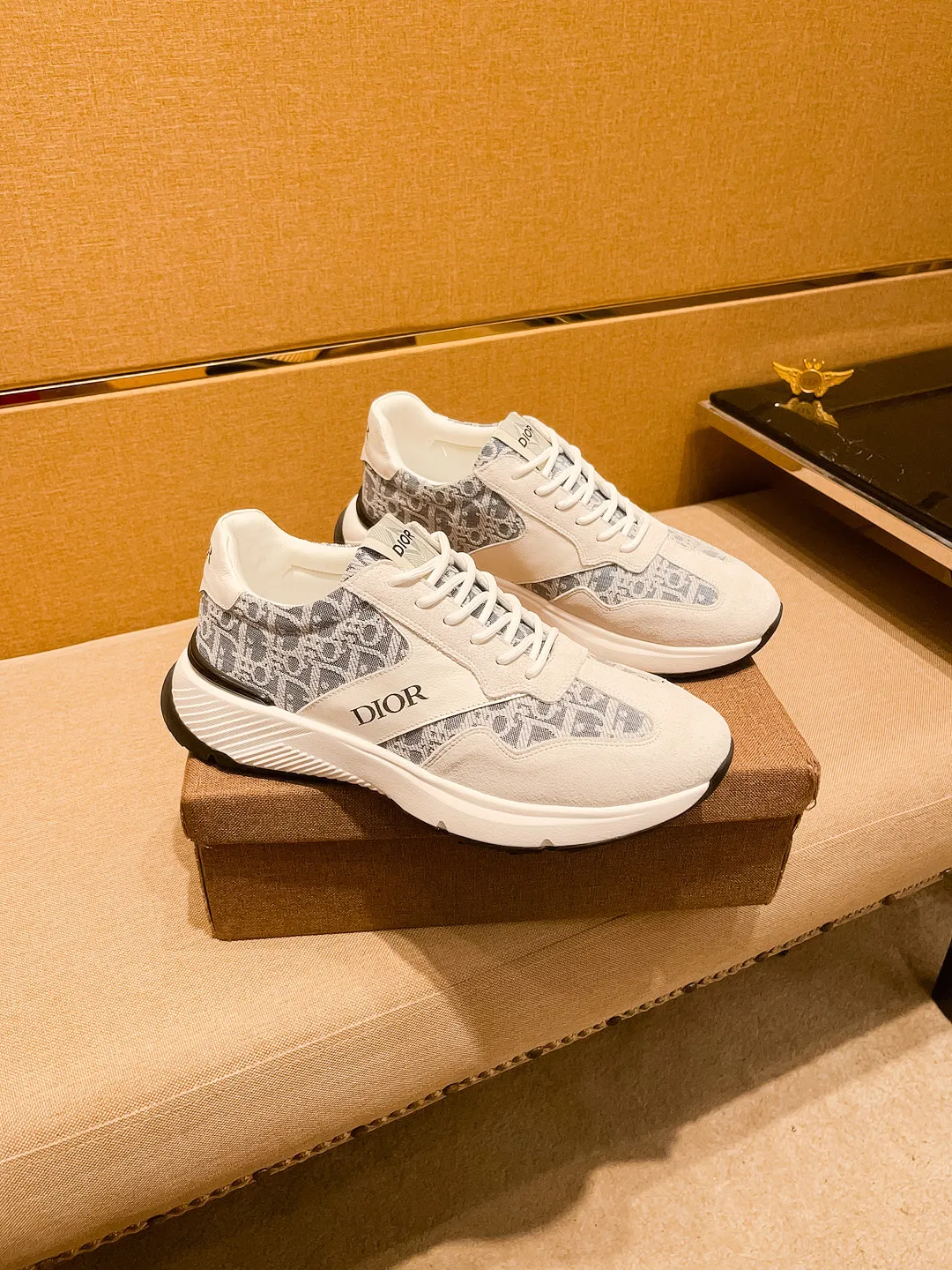 🚘🚘Factory batch 460💰🔥[Dior]🔥Men's high-end brand of shoes official website 1:1 latest masterpiece: the upper is made of Italian imported first-layer cowhide with a comfortable and breathable lining➕original non-slip and wear-resistant outsole🔥, making walking more convenient and comfortable! An exclusive new model, a stunning work, a beautiful 1:1 replica [color] compared to the official quality! Create a fashionable personality to set off your uniqueness! A must-have for trendy men! Classic🔥Size: 38-44 Color: 🔥 2⃣️colors available🔥